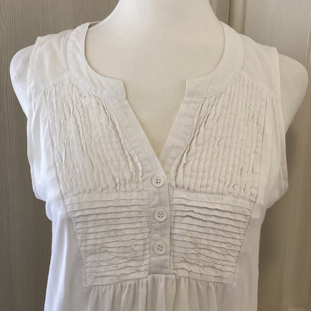 Cable & Gauge White Sleeveless Pintuck Blouse Sz M - Picture 2 of 12